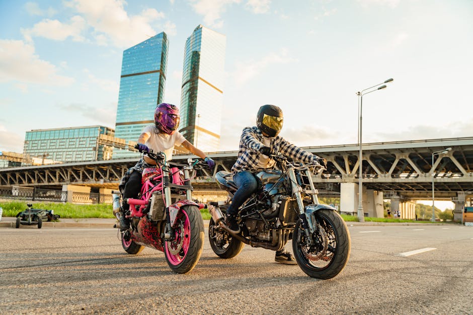 primeira moto para iniciante estacionada na rua