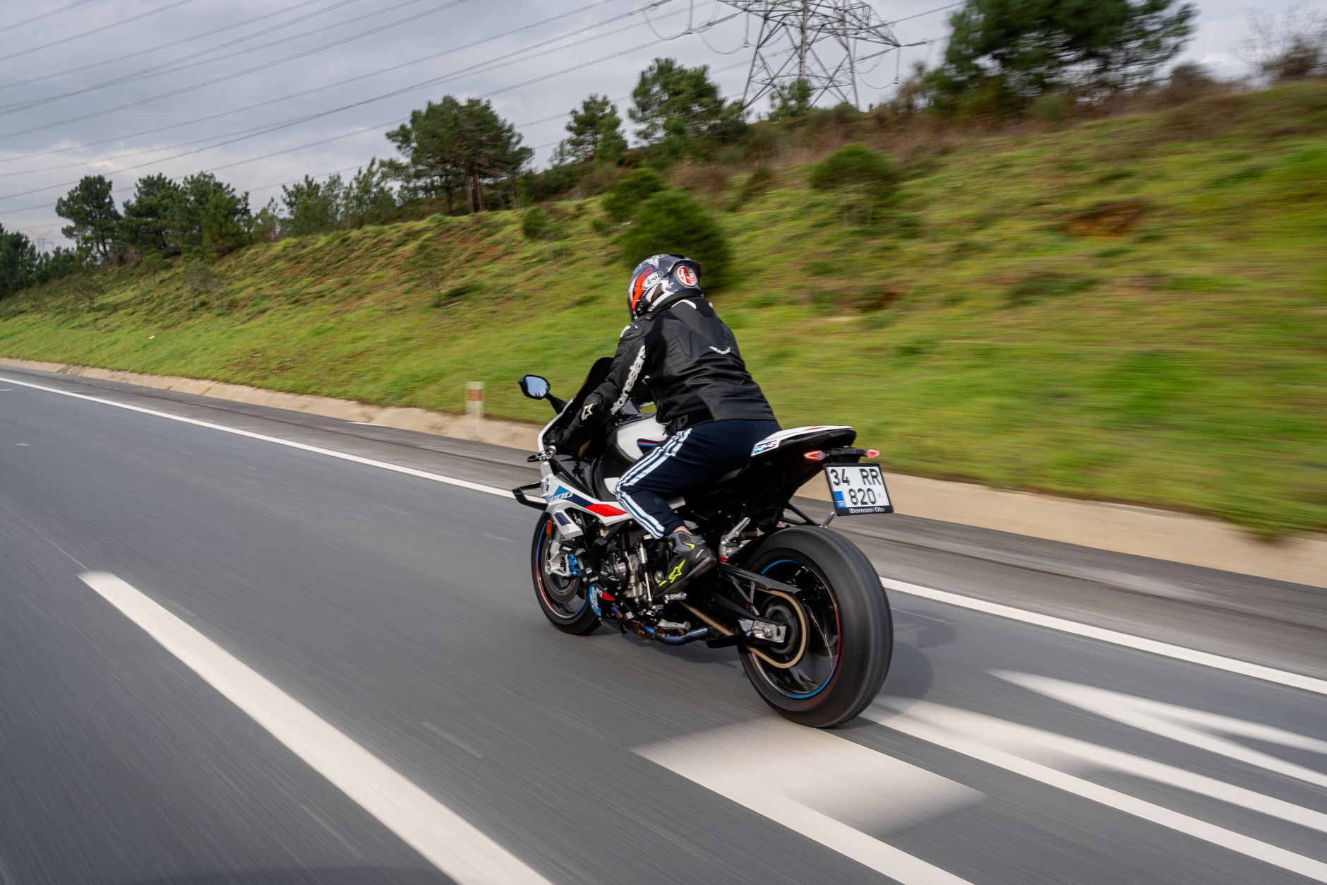 CFMoto Brasil modelo esportivo em estrada
