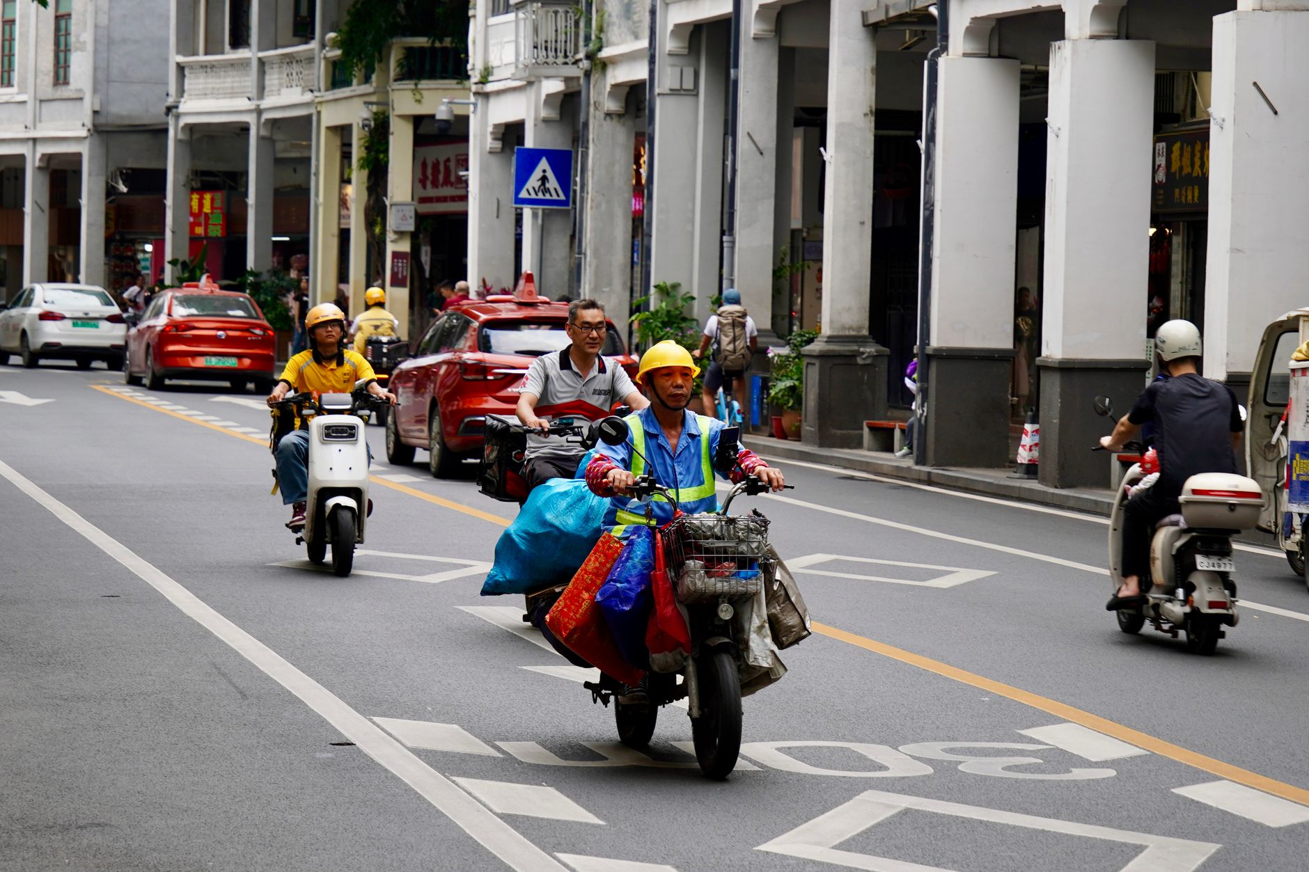 CFMoto Brasil naked em ambiente urbano