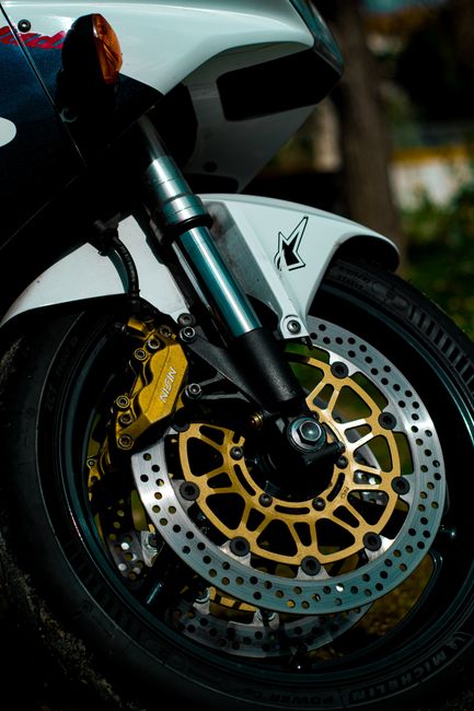 Como avaliar moto usada: inspeção visual do disco de freio antes do mecânico