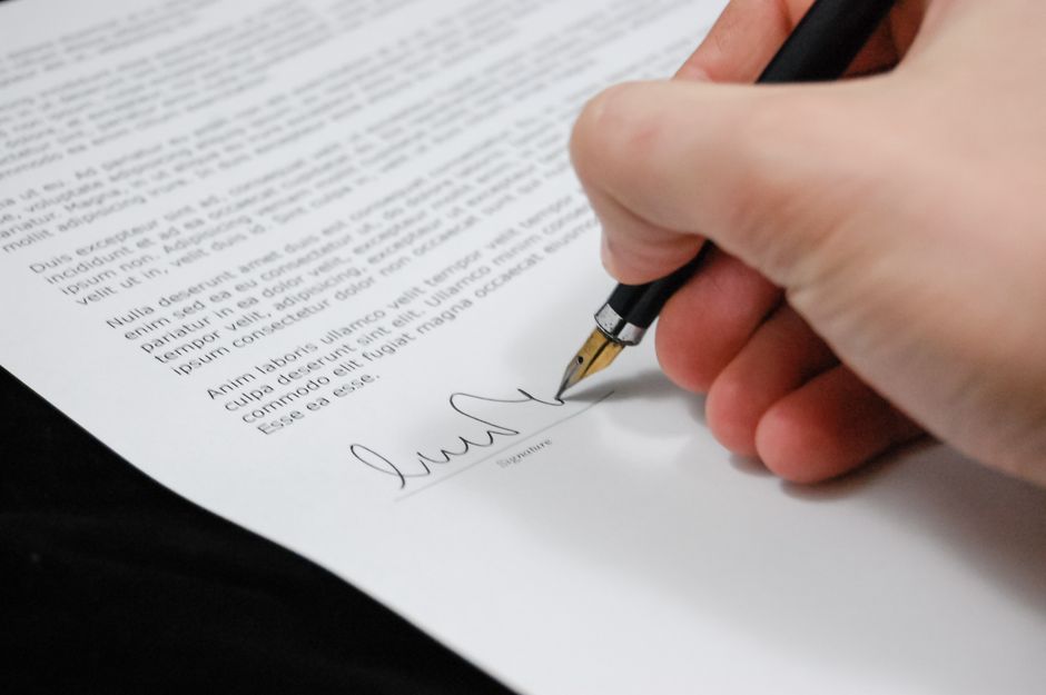 Contrato de consórcio ou financiamento de moto: leia antes de assinar